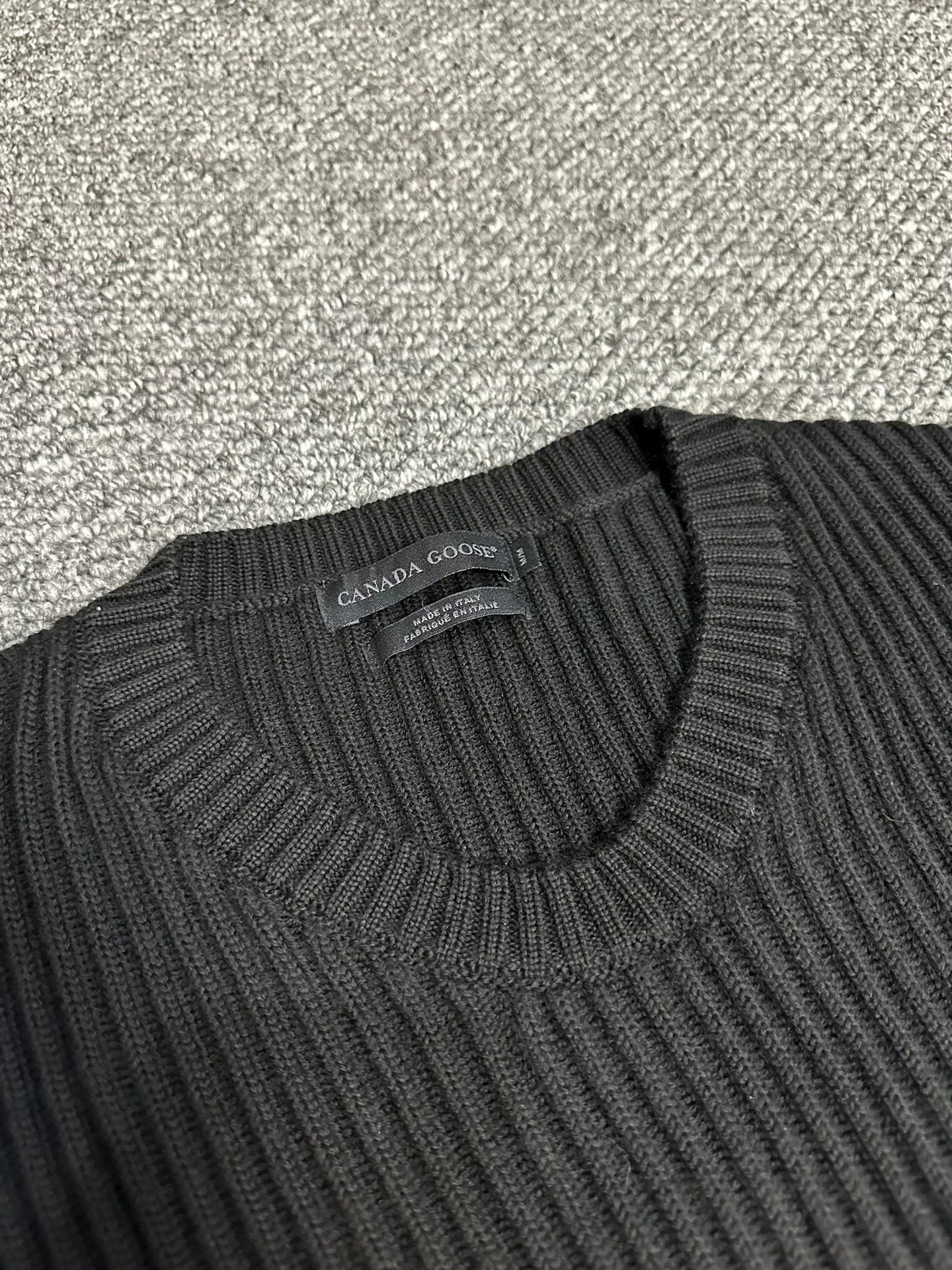 Canada Goose Merino Wool Sweater M — front