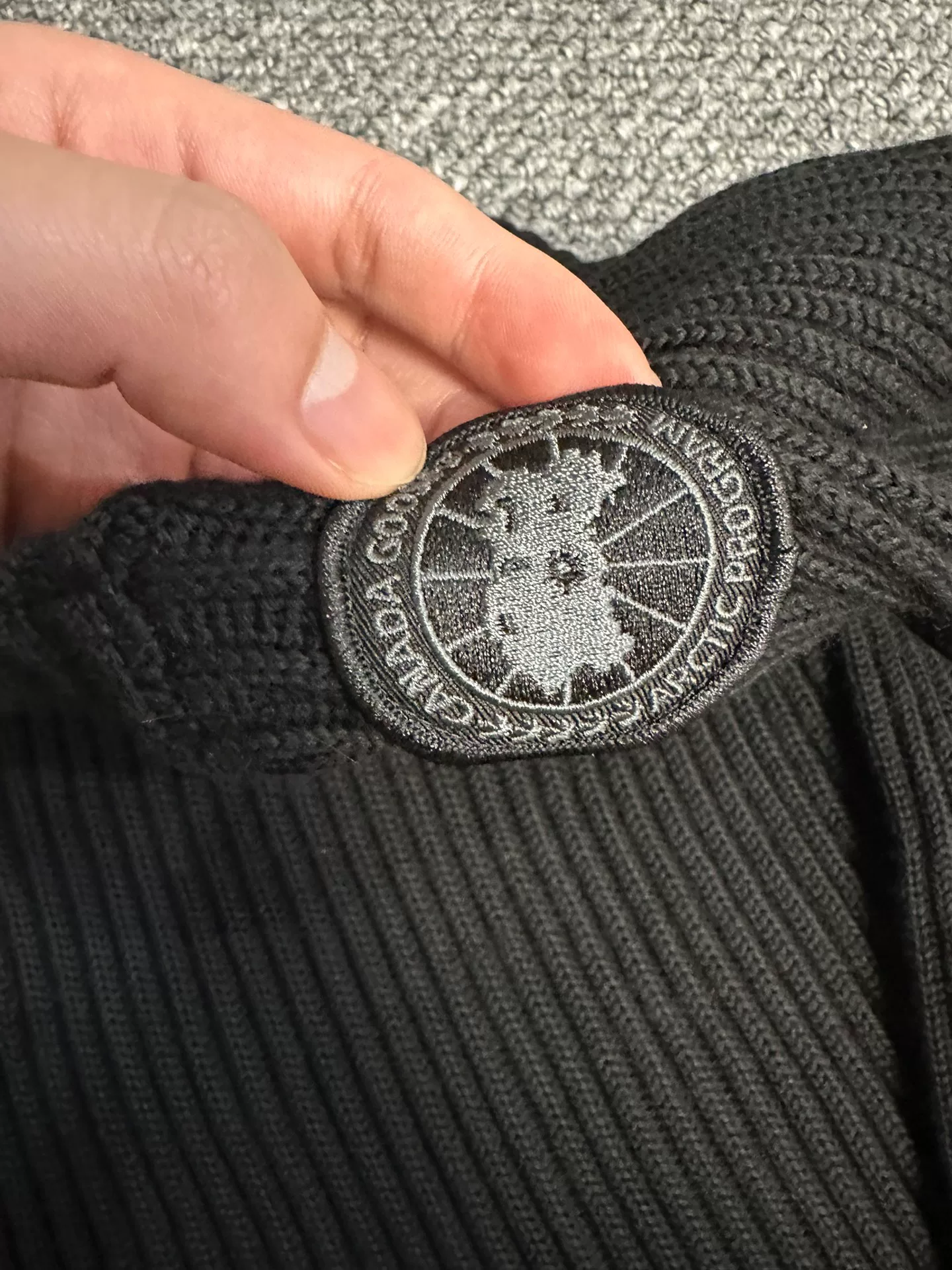 Canada Goose Merino Wool Sweater M — detail