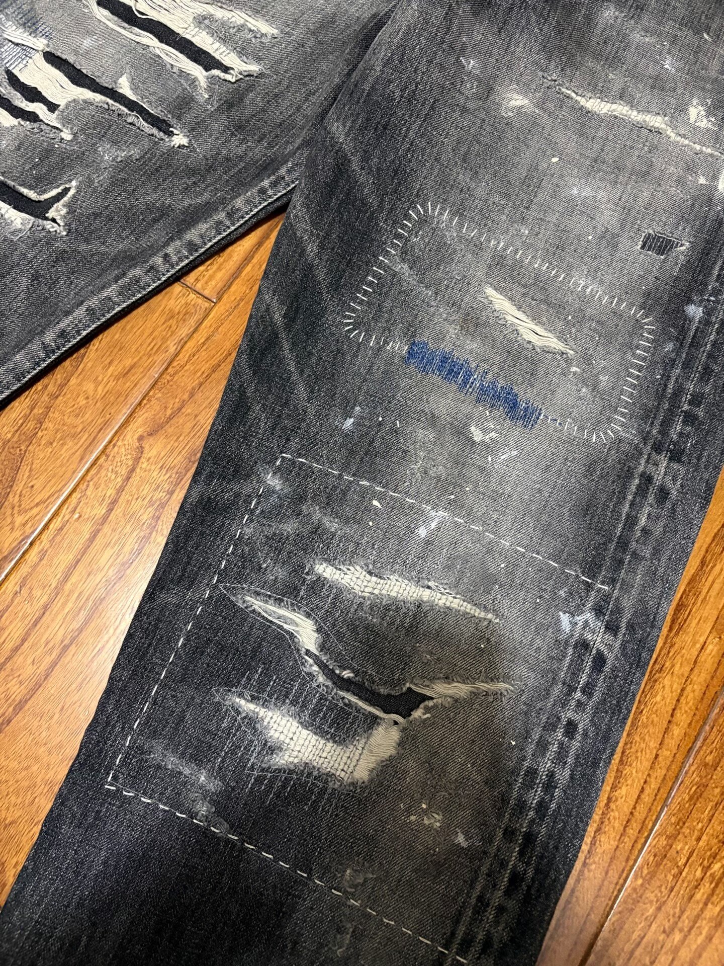 NEIGHBORHOOD SCRATCH SAVAGE 21AW Jeans — detail