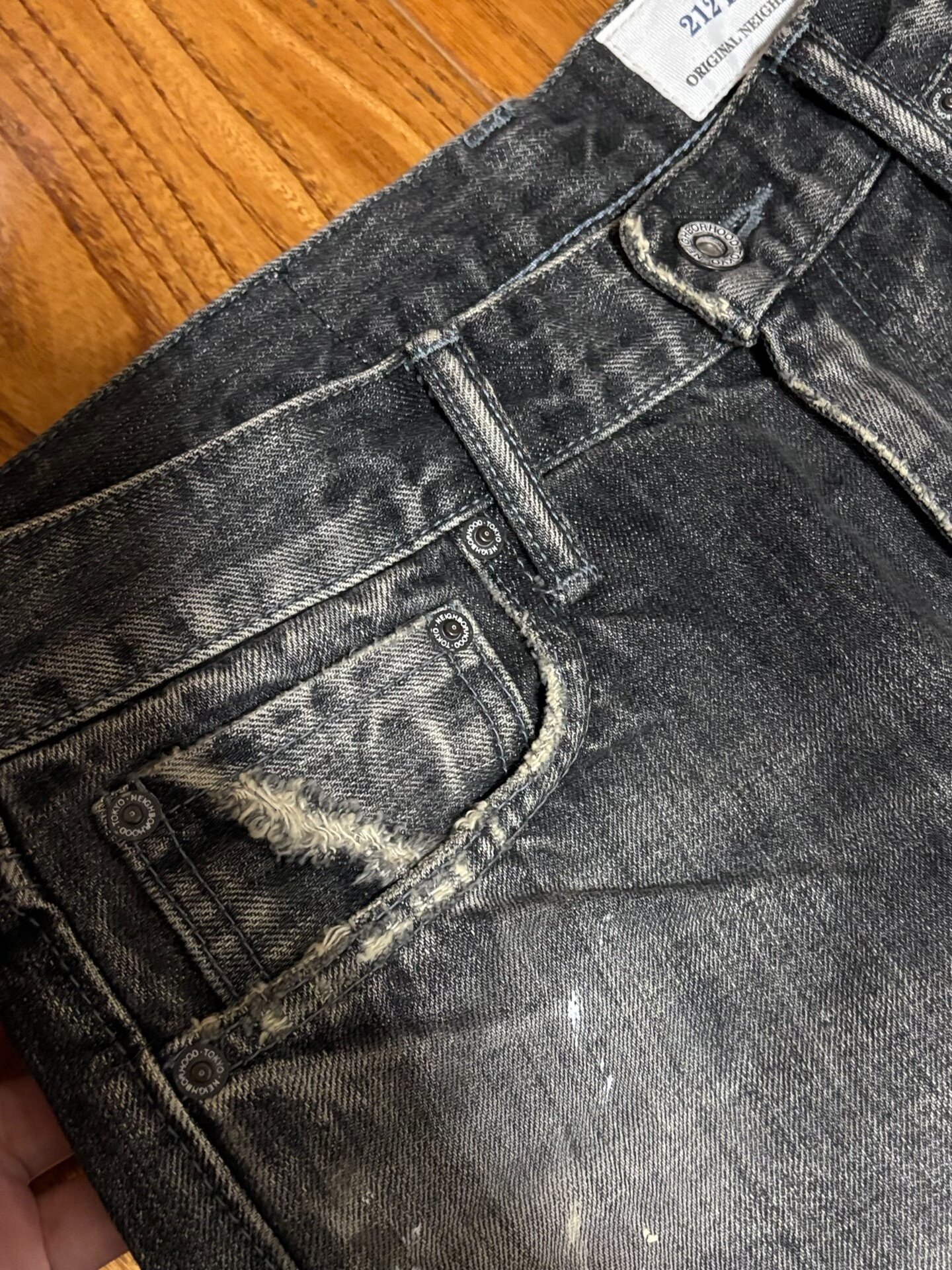 NEIGHBORHOOD SCRATCH SAVAGE 21AW Jeans — label
