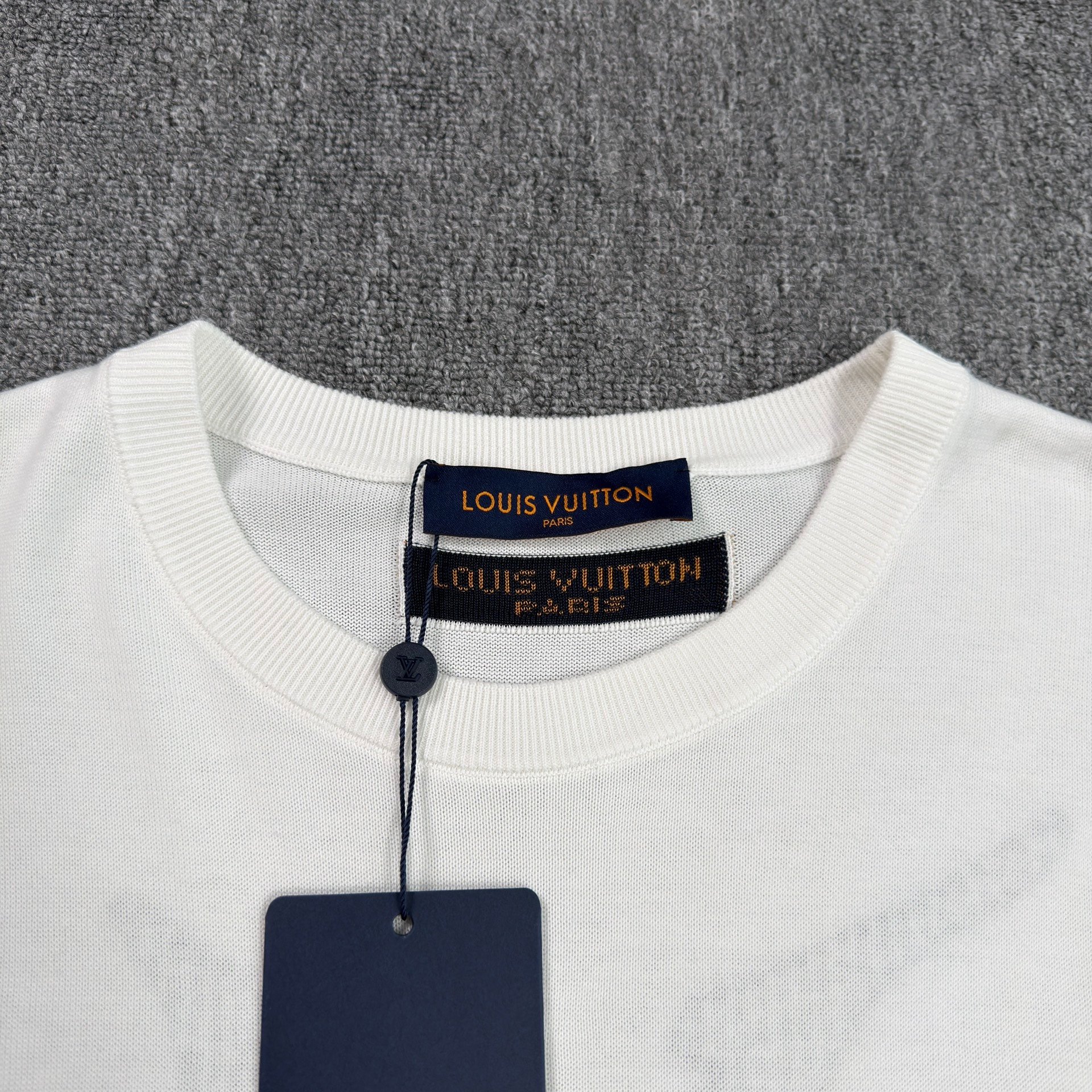 Louis Vuitton White Short-Sleeve T-Shirt — detail