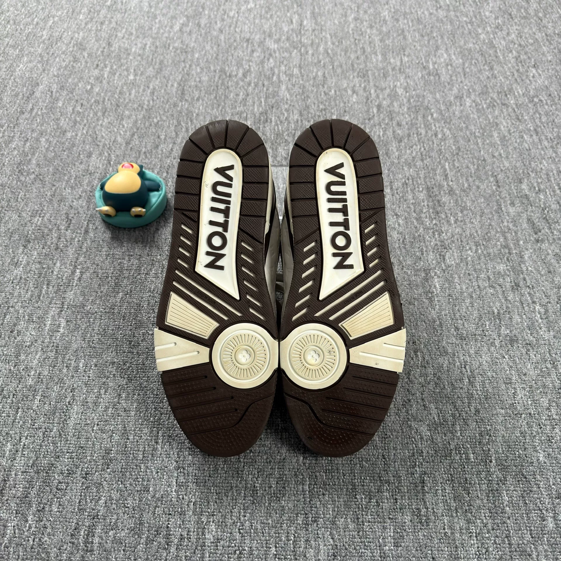 LV Trainer 24 Tyler Collab — back