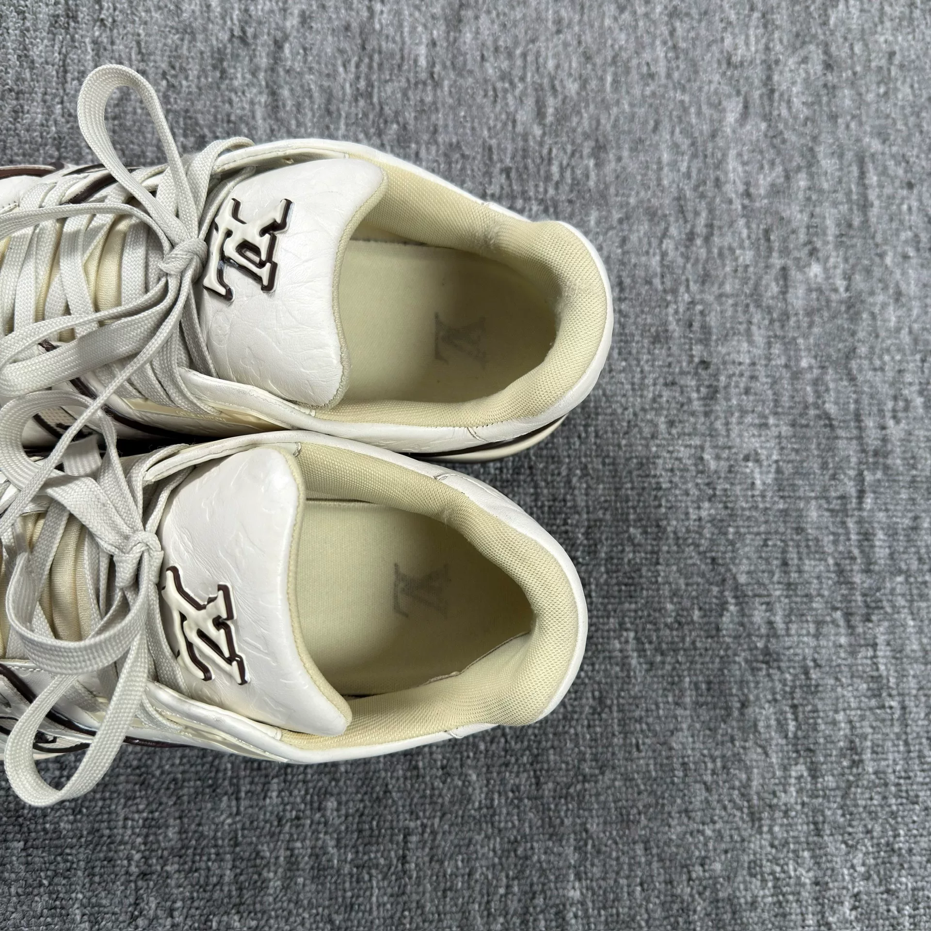 LV Trainer 24 Tyler Collab — label
