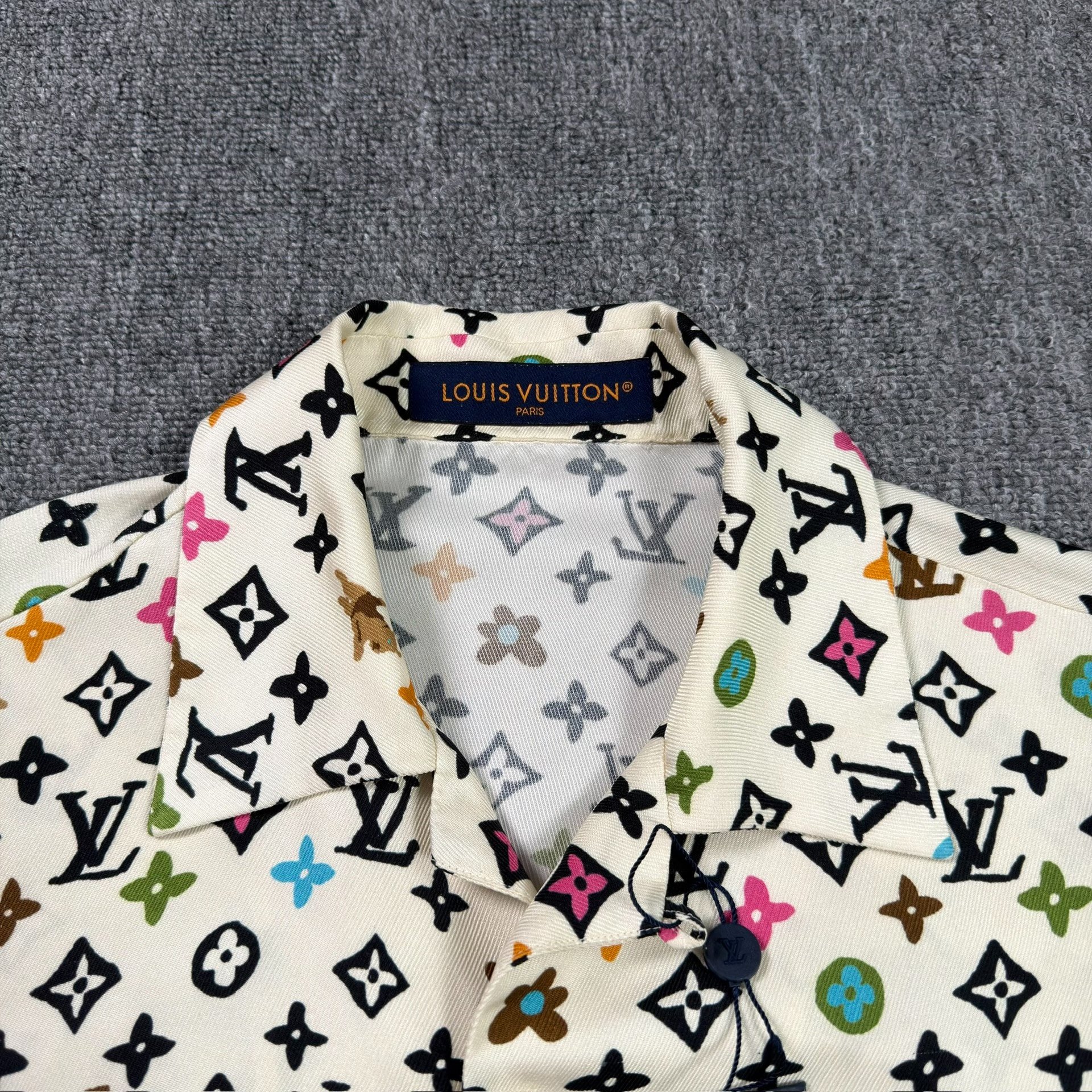 LV Monogram Off-white Short-sleeve Shirt — detail
