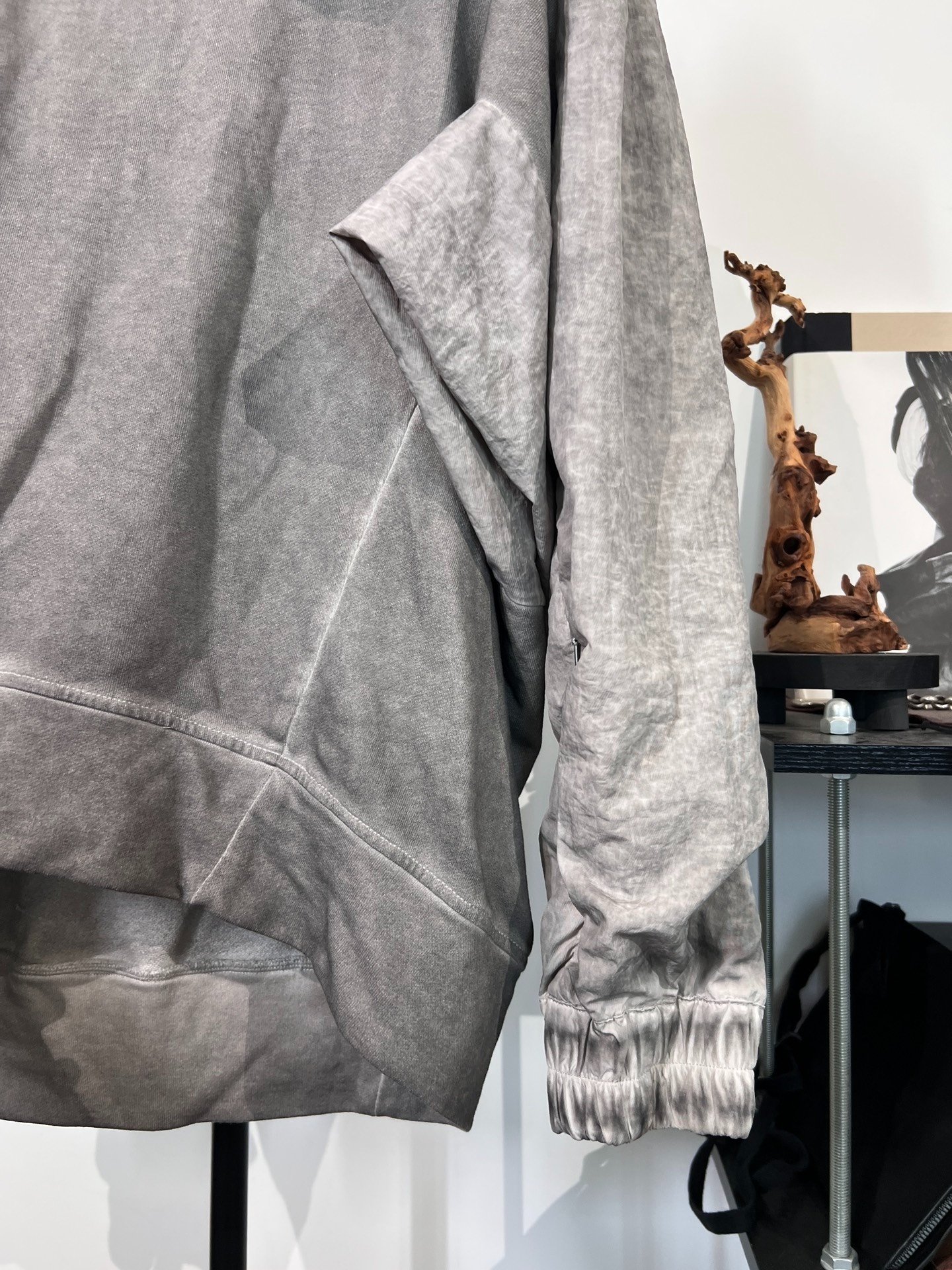 Hamicus Distressed Oversized Gray Hoodie — label
