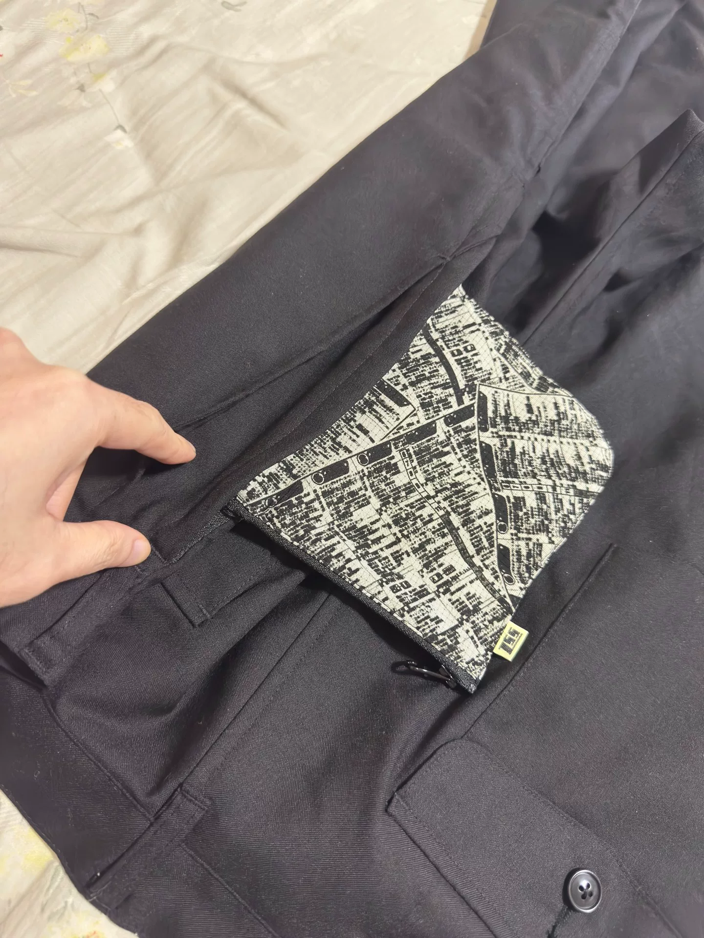 Beams SSZ 22SS Wool Multi-Pocket Loose Pants — label