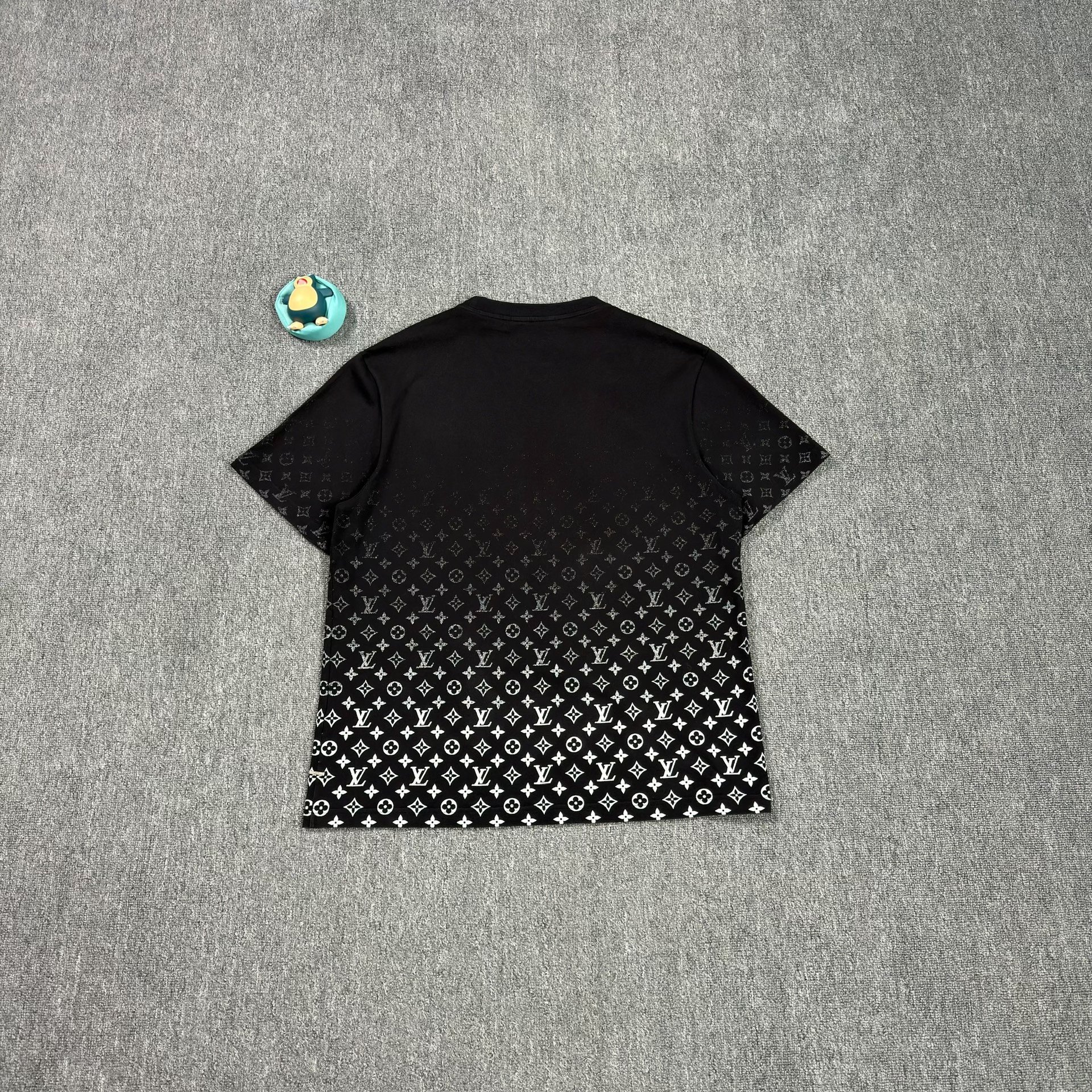 Louis Vuitton Gradient Monogram Black T-Shirt — front