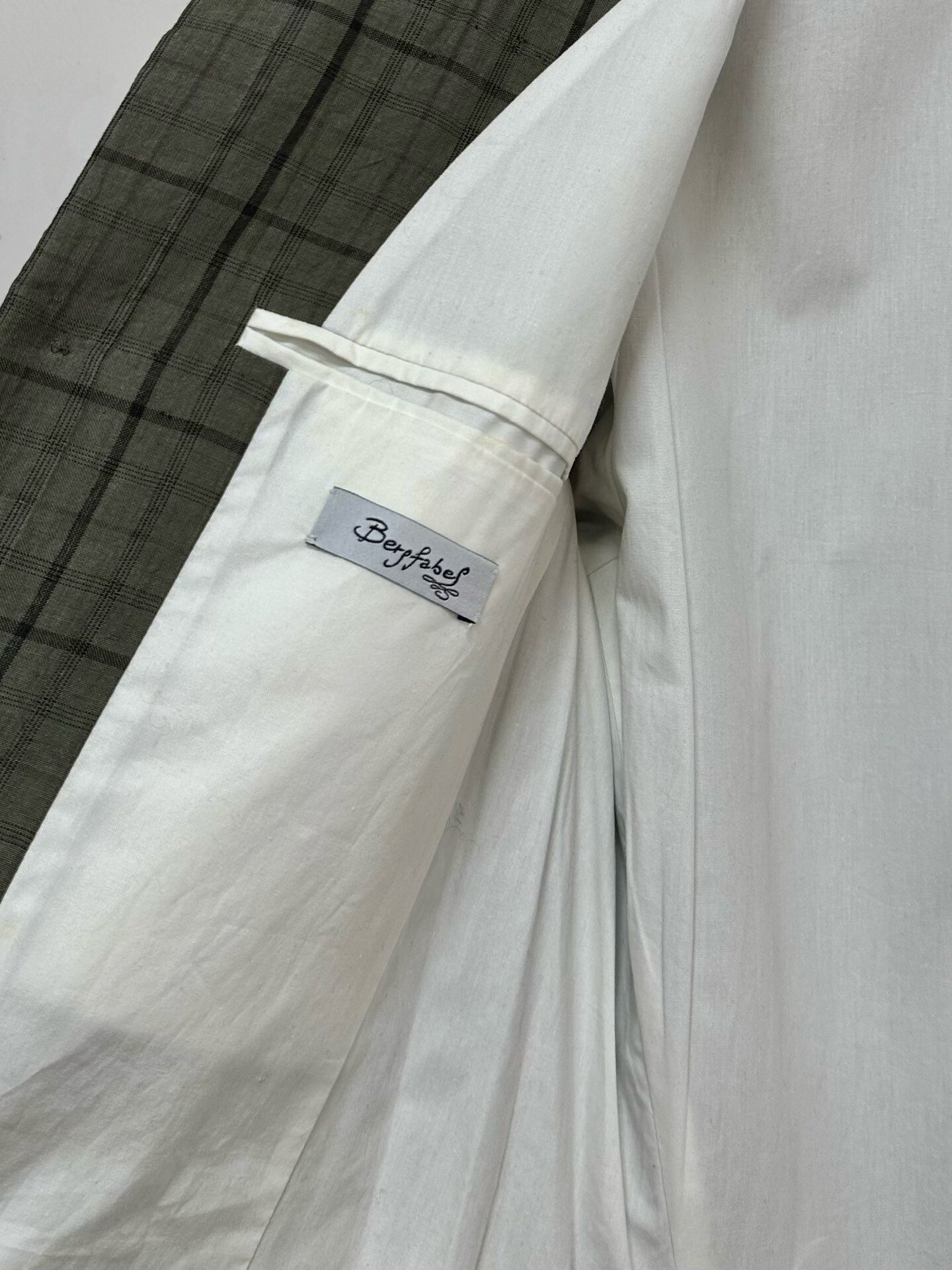 Bergfabel Gray-Green Check Linen Blazer — label