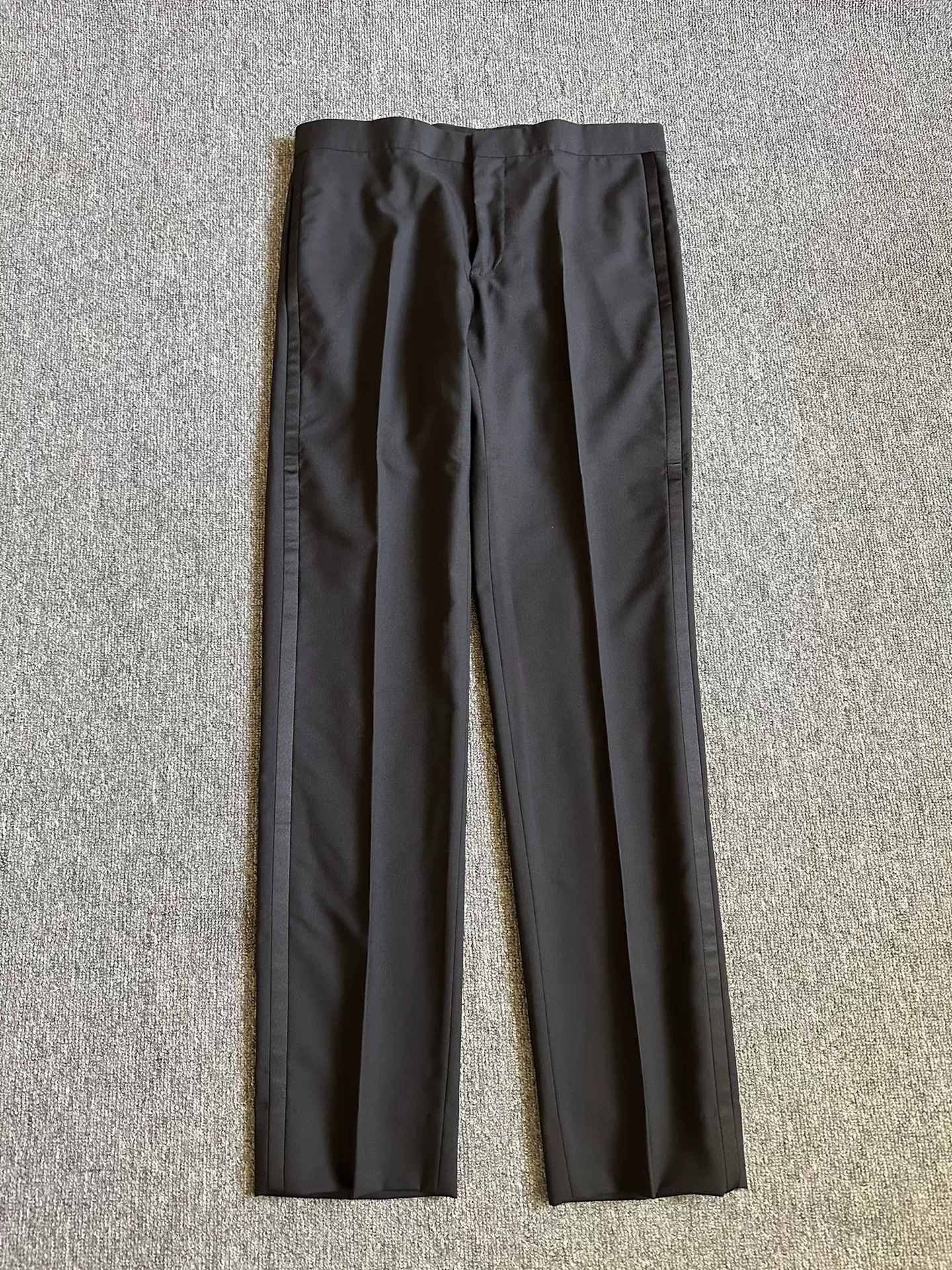 Dior Gun Lapel Silk Smoking Suit — label