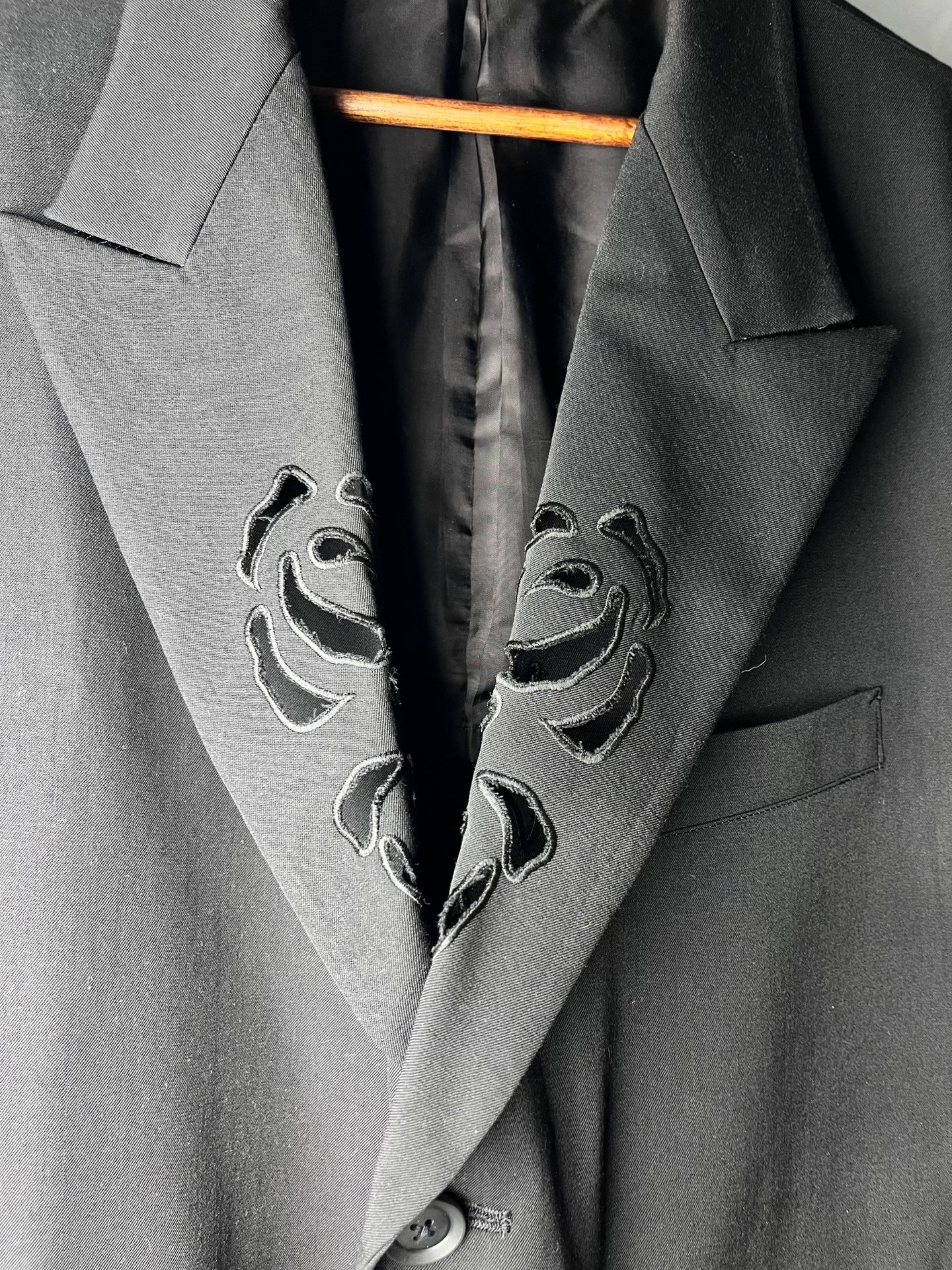 Yohji Yamamoto Black Rose Embroidered Blazer — front