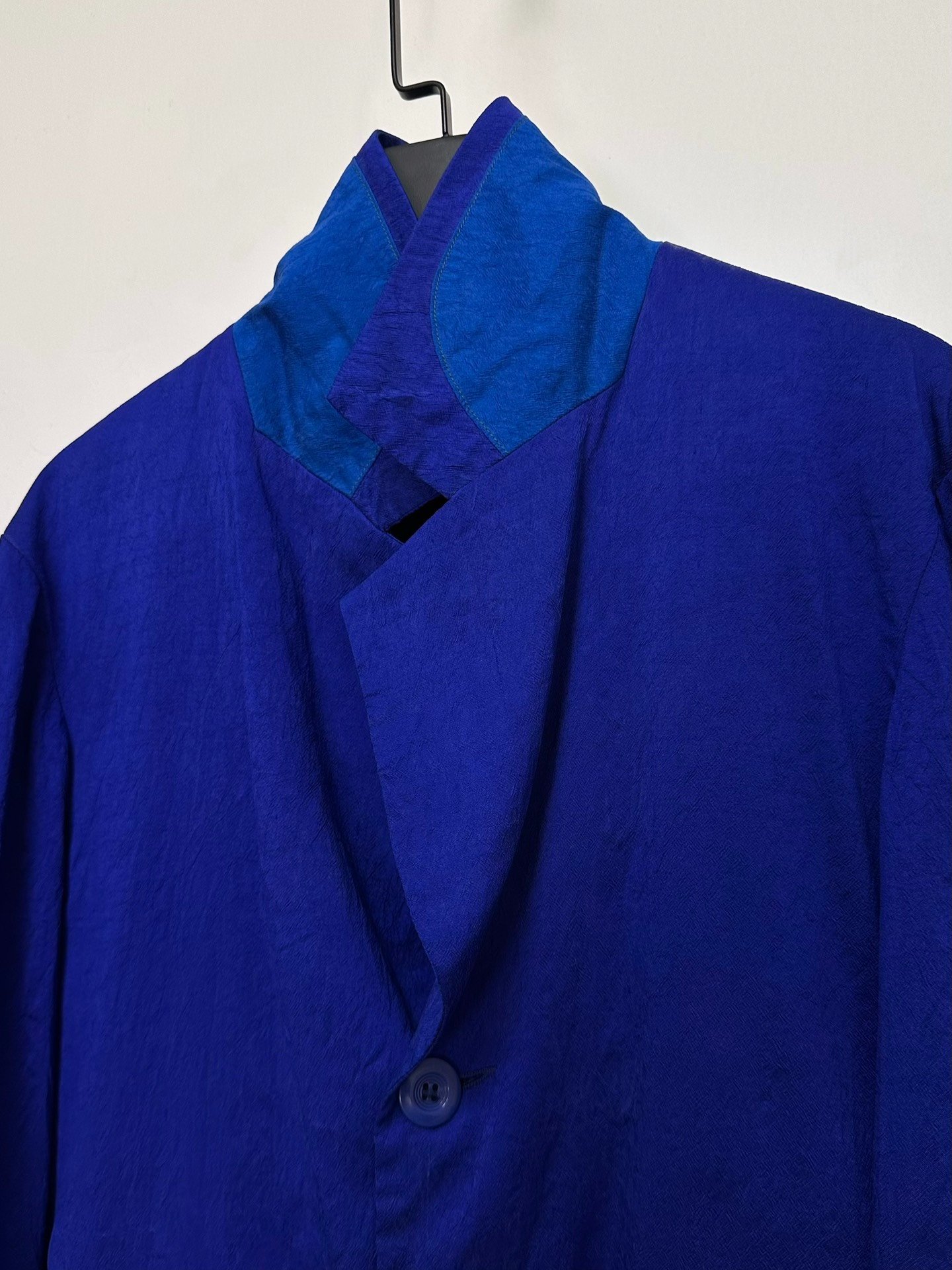 Casey Vidalenc Silk Klein Blue Coat — label