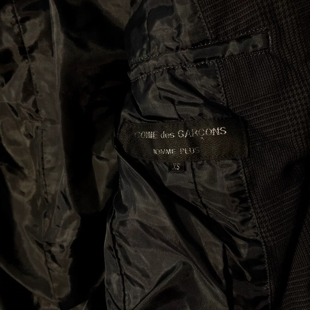Comme des Garçons 09AW Retro Coat — label