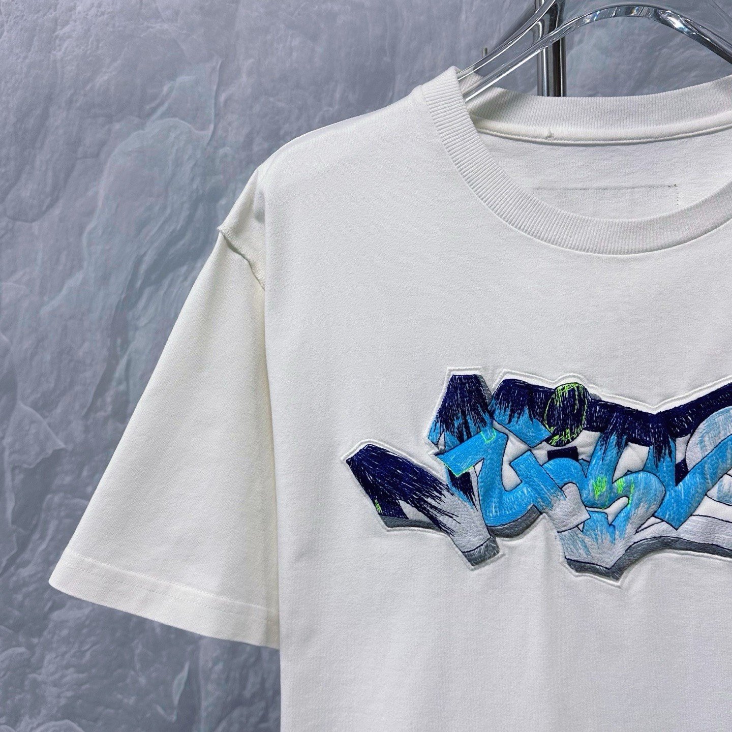 Louis Vuitton Graffiti Snow Mountain Embroidery Tee — detail