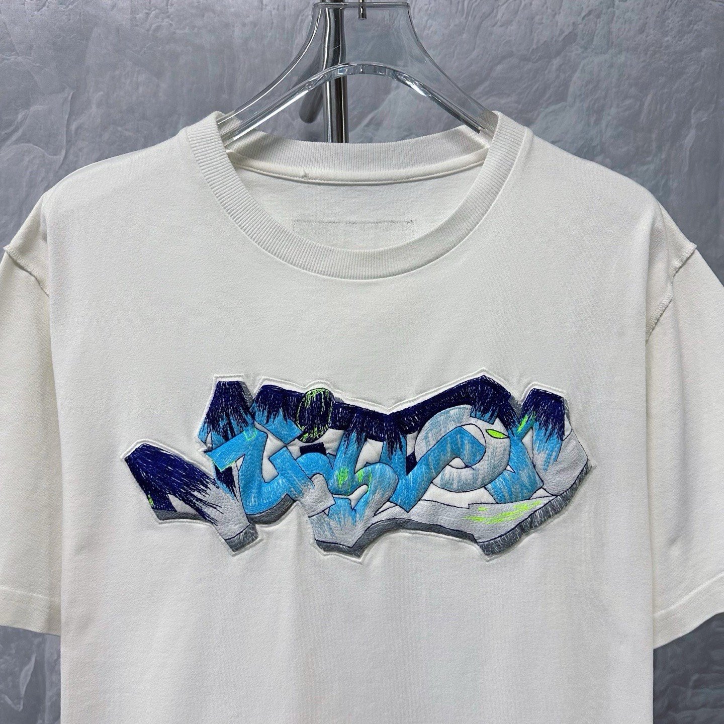 Louis Vuitton Graffiti Snow Mountain Embroidery Tee — front