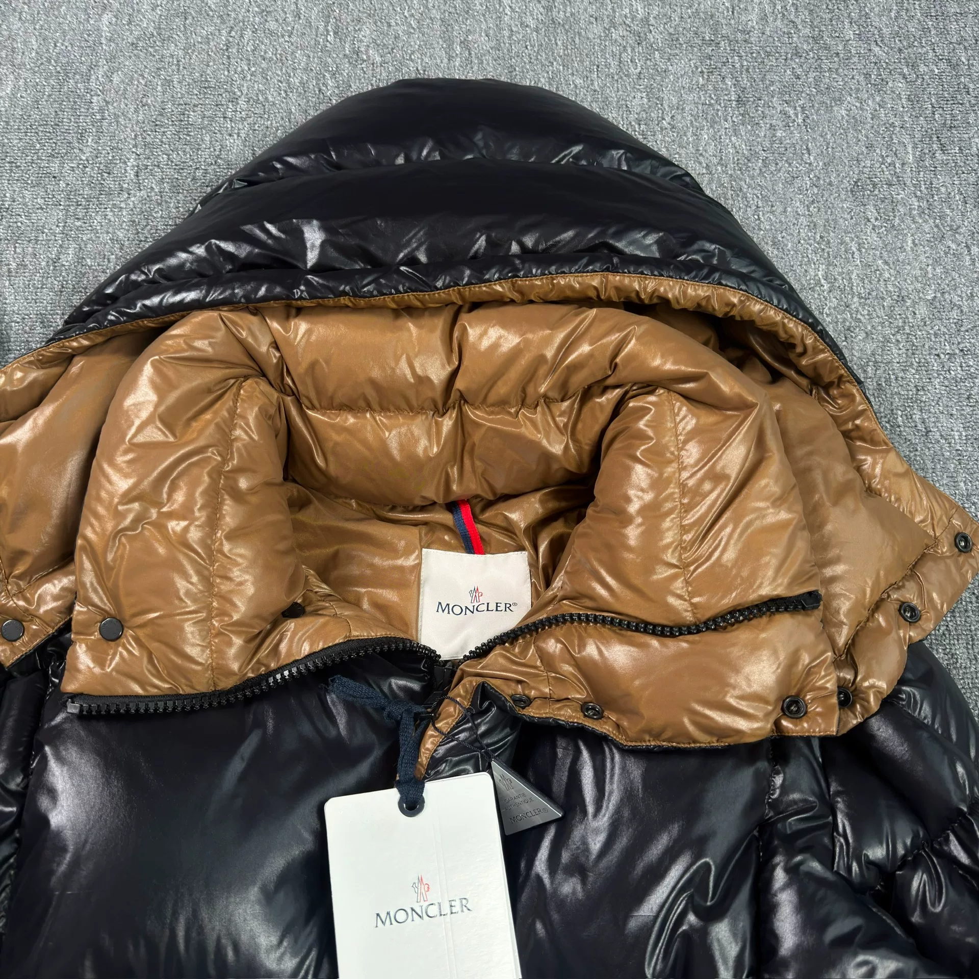 Moncler Parana Short Black Down Jacket — detail