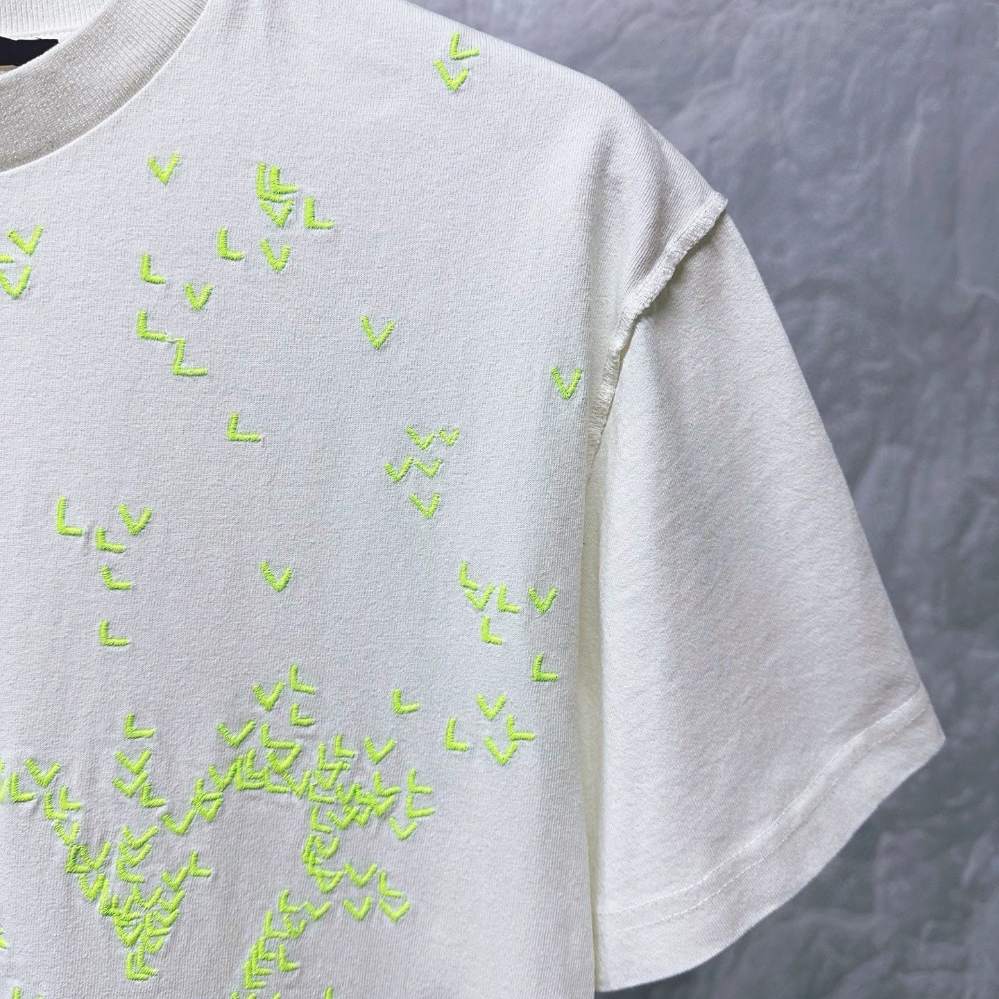Louis Vuitton Logo Short Sleeve T-Shirt XXL — detail