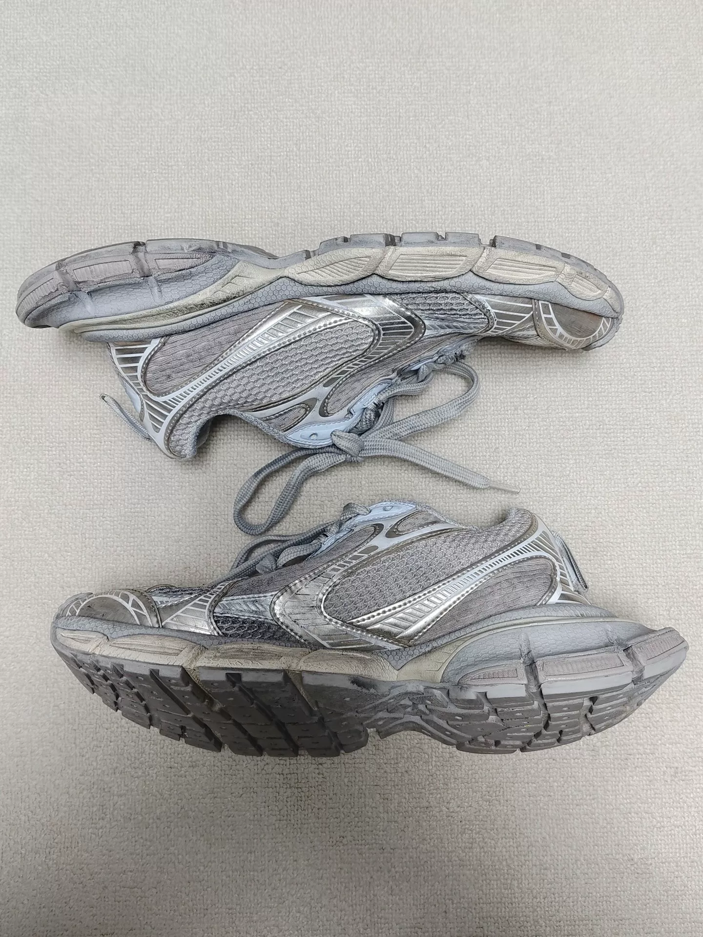 Balenciaga 3XL Low-Top Vintage Sneakers — label