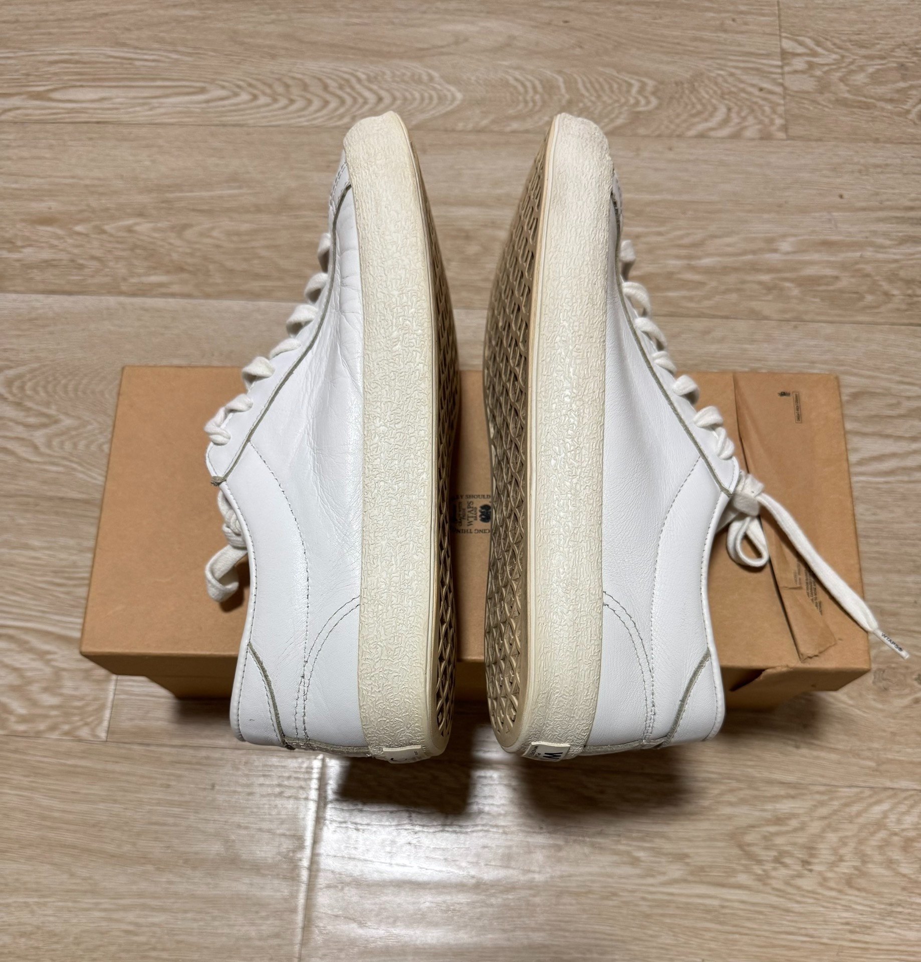 WTAPS 16SS White Low-Top Leather Sneakers — back