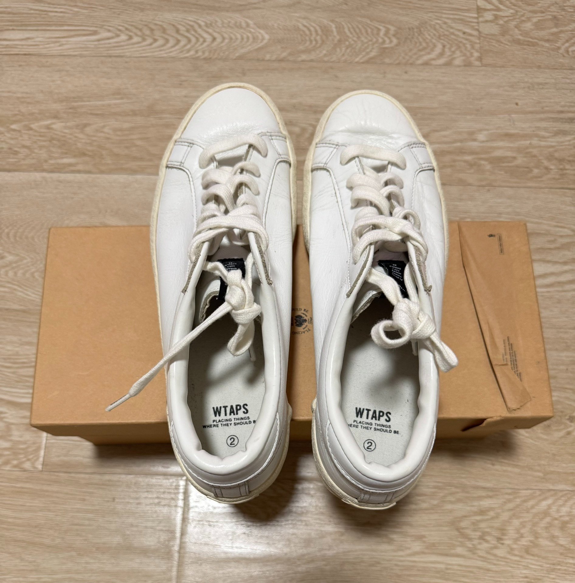WTAPS 16SS White Low-Top Leather Sneakers — detail