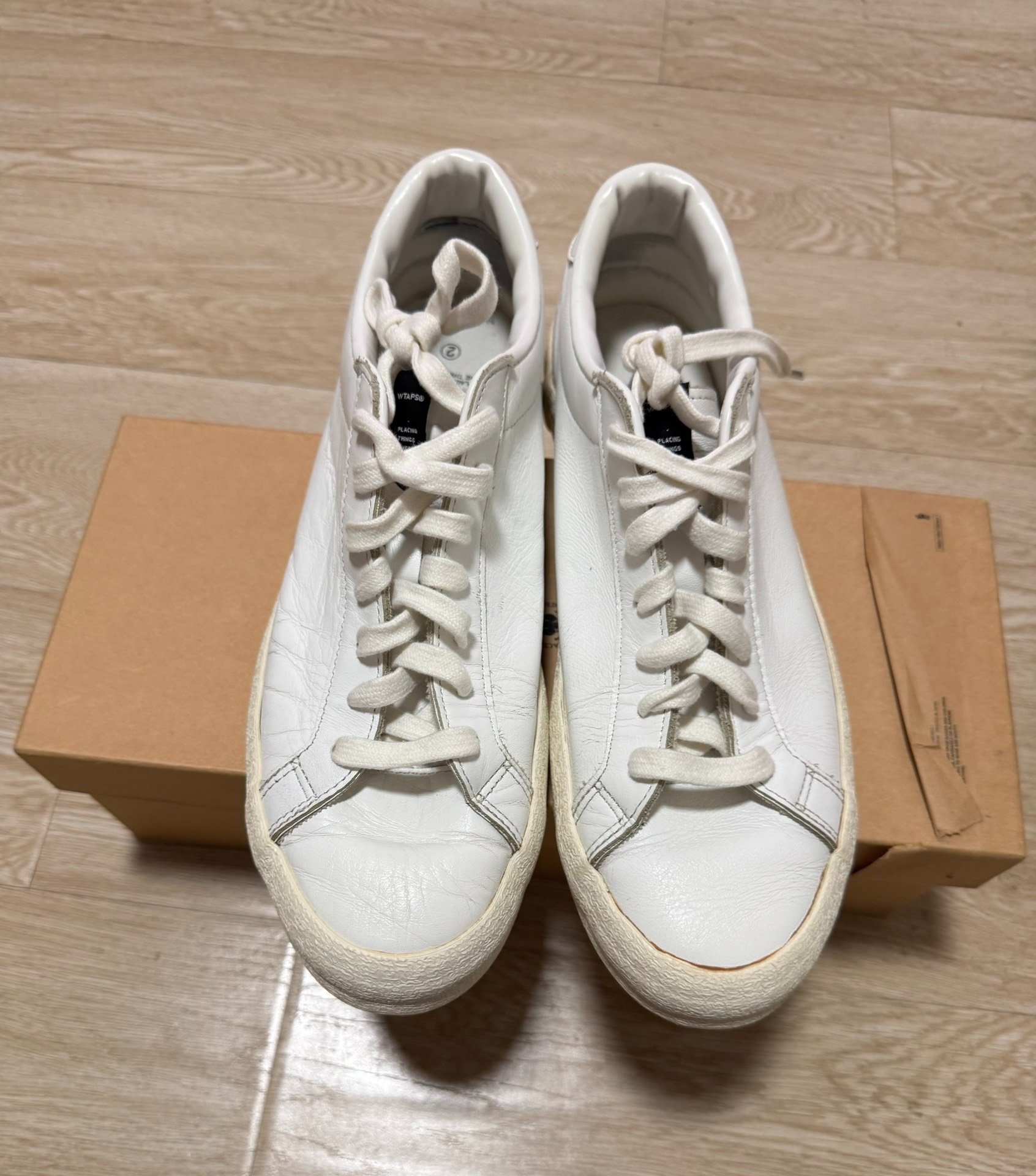 WTAPS 16SS White Low-Top Leather Sneakers — front