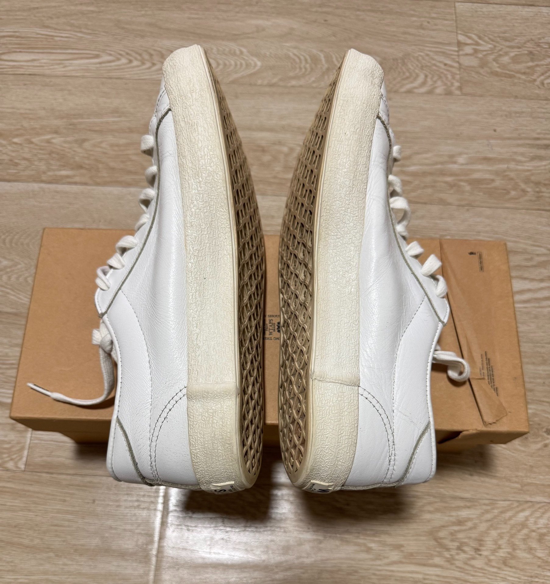 WTAPS 16SS White Low-Top Leather Sneakers — label