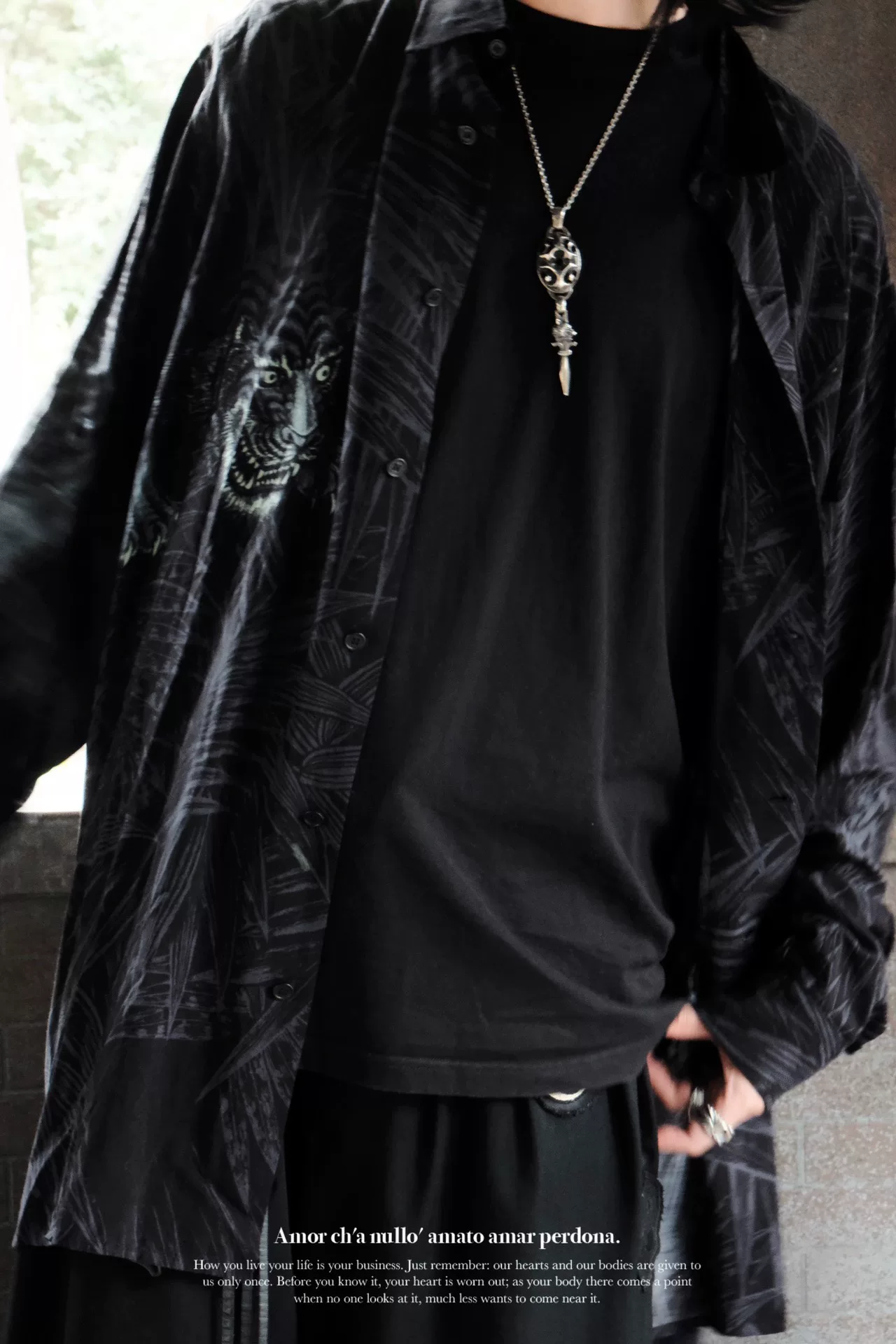 Yohji Gothic Silver Wolf King Pendant — detail