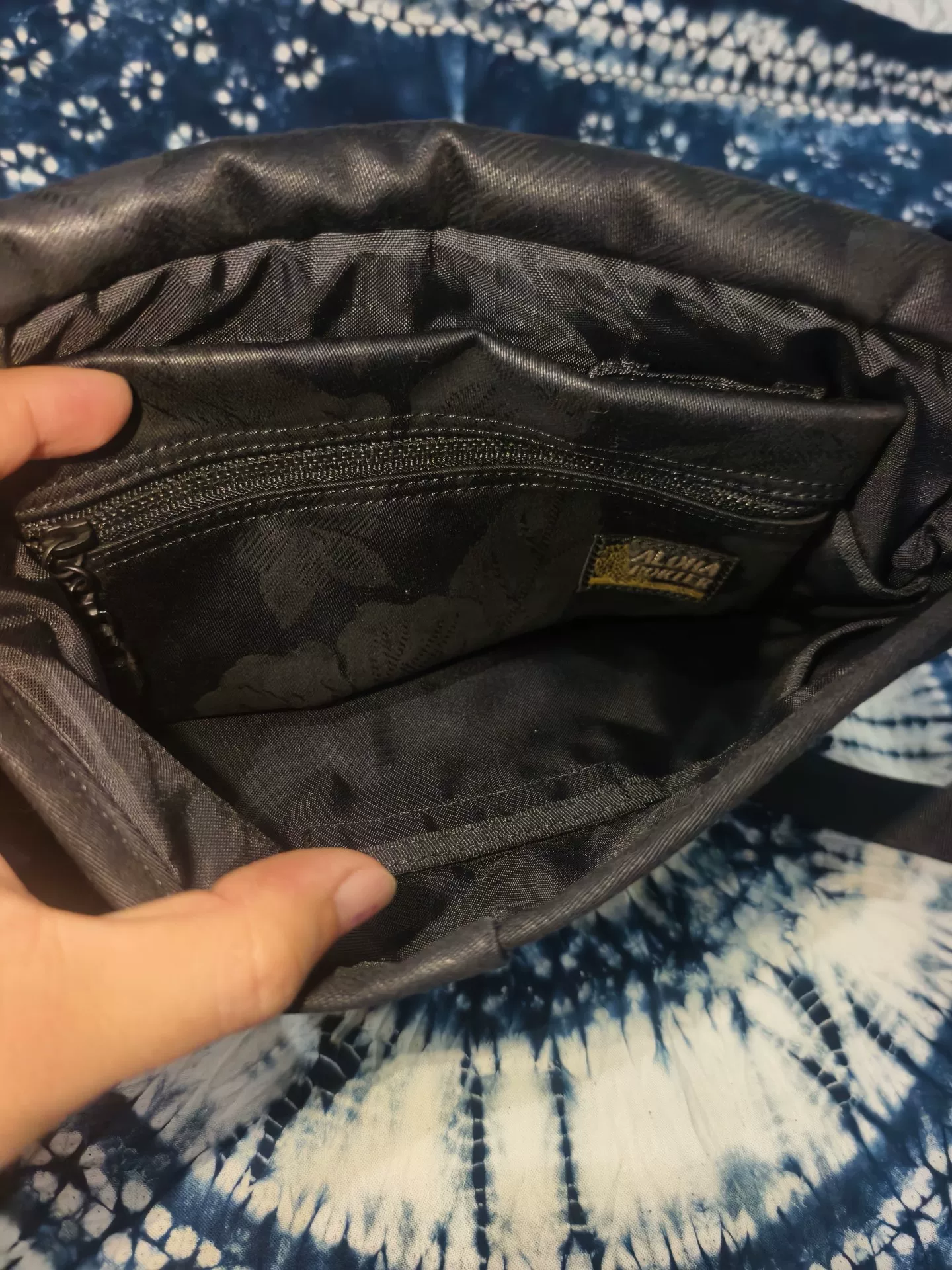 Porter Hawaii Crossbody Bag — label