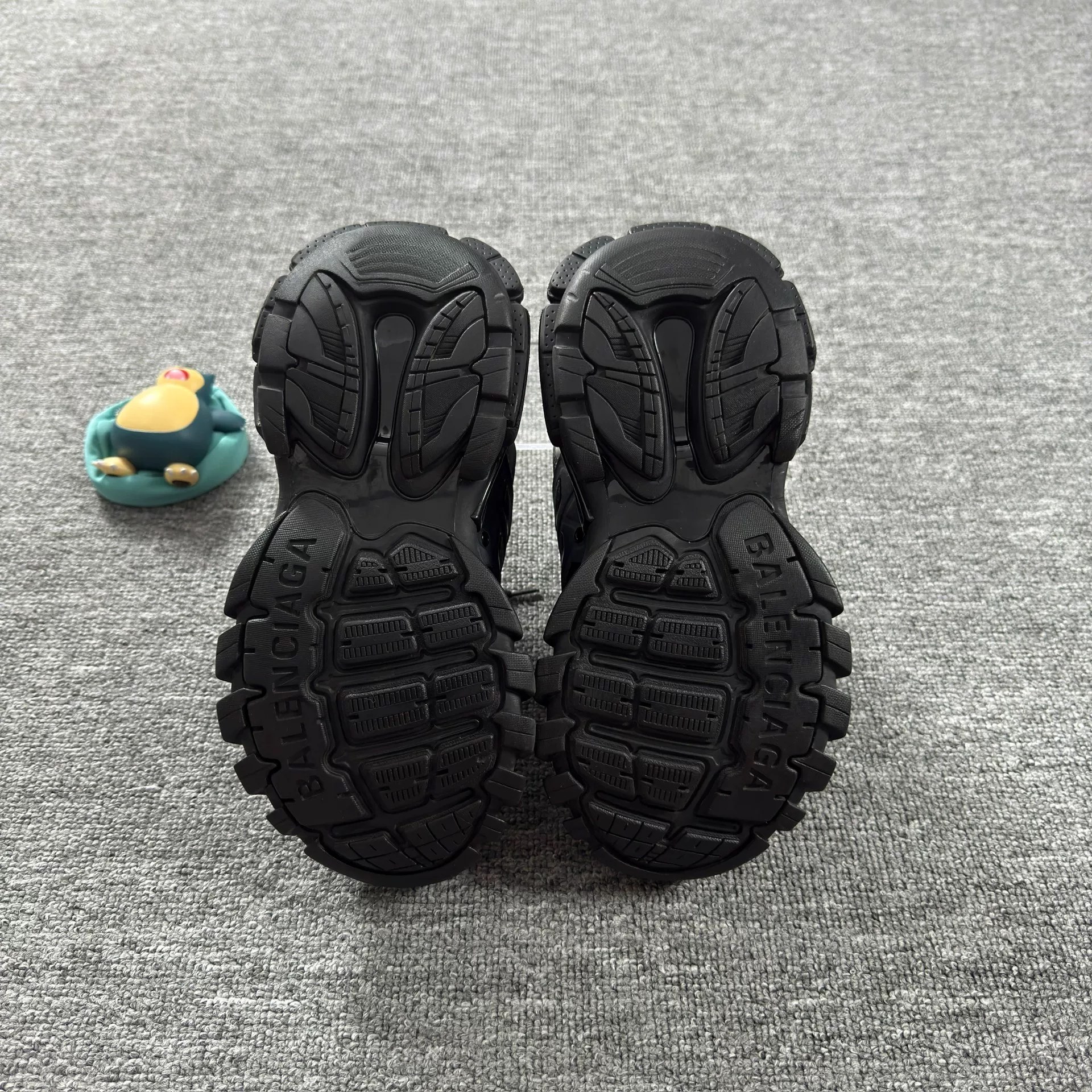 Balenciaga Track1.0 Black Sneakers — detail